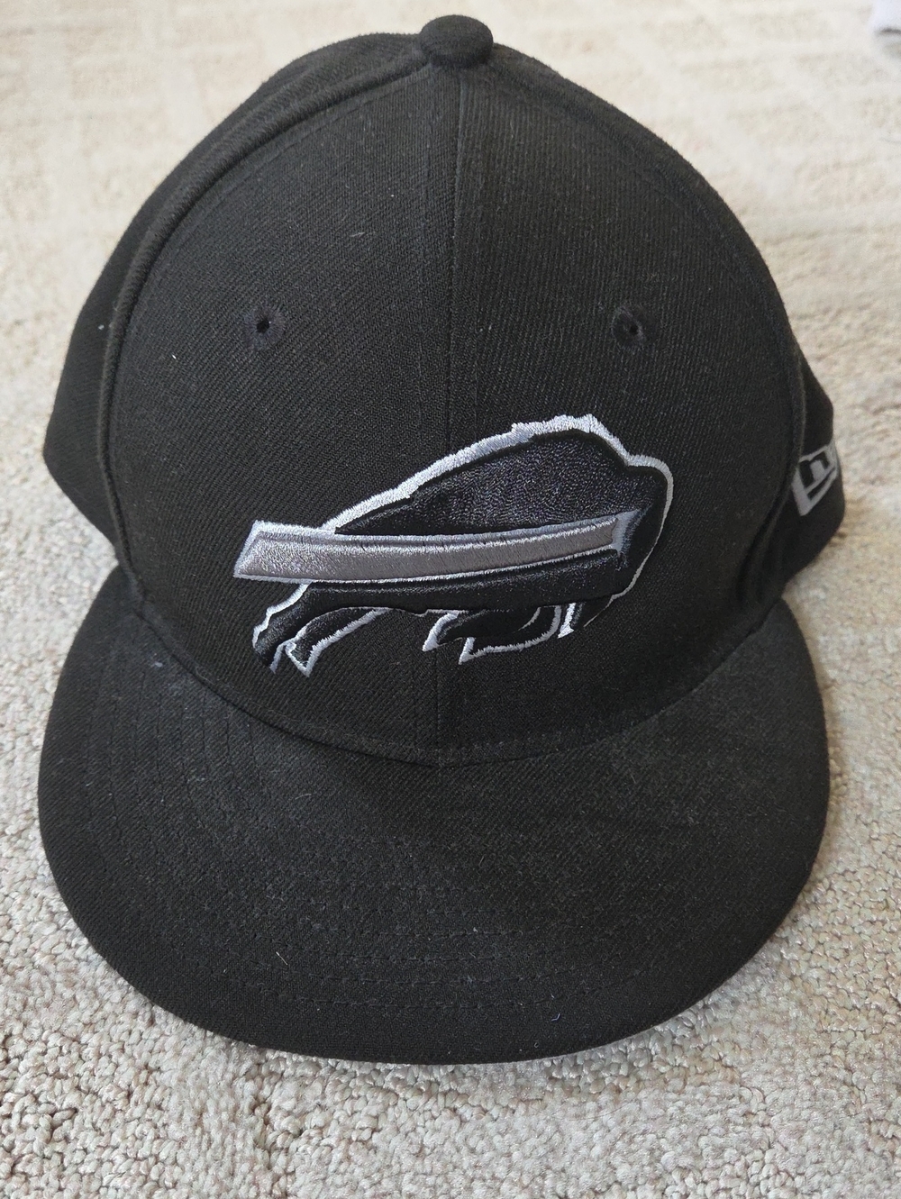 New Era Black NFL Buffalo Bills Fitted Cap with Gray Accent Size 7 1/4